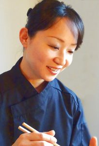 Yumiko Nakamura - Shirubé - cours de japonais, cours de shamisen, cours de cuisine japonaise, chef à domicile
